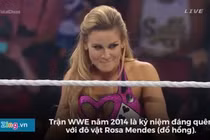 Video: Nữ đô vật WWE khóc trên sàn đấu vì bị đối thủ tụt quần