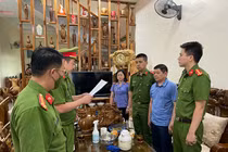 Vụ Việt Á: Trưởng khoa Dược BVĐK tỉnh Sơn La bị bắt nhận hối lộ
