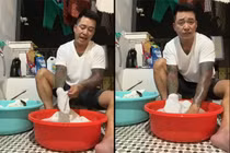  Tuấn Hưng livestream vừa giặt đồ vừa hát gây sốt