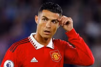 Ronaldo và bạn gái khoe body nóng bỏng ở bể bơi