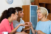 Mẹ đuổi người yêu của con ra khỏi nhà chỉ vì bình nước sạch