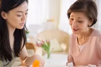 Yêu cầu của mẹ chồng đẩy chúng tôi vào tình huống khó xử