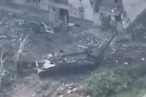 Video: Xem UAV Ukraine đốt cháy cối tự hành Nga gần Bakhmut