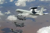 NATO tập trận với binh sĩ, vũ khí "khủng"