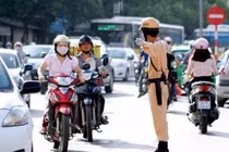 Xe máy đi sai làn tại Việt Nam bị phạt bao nhiêu? 