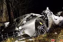 Siêu xe Ferrari FF "tử nạn", nát bét trên cao tốc Đức