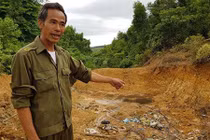 Chôn rác thải y tế trong vườn cán bộ xã, đầu nguồn nước