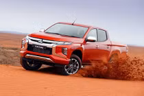 Giá lăn bánh Mitsubishi Triton mới từ 786 triệu tại Việt Nam?