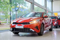 Kia K3 giảm giá tới 20 triệu đồng cạnh tranh doanh số Mazda3