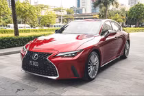 Sedan hạng sang Lexus IS bất ngờ bị "khai tử" tại Việt Nam?