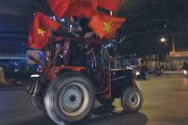 Dàn xe "hàng độc" trắng đêm cổ vũ Việt Nam vô địch