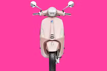 Vespa Primavera Pink Rosa cho chị em phụ nữ Việt Nam ngày 8/3