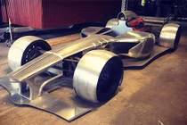 Dân chơi tự chế siêu xe đua F1 từ động cơ Ferrari cũ