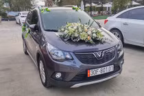 Dân chơi Hà thành rước dâu bằng xe Vinfast Fadil giá rẻ