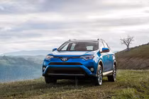 Toyota RAV4 phiên bản 2016 giá 1,8 tỷ tại Việt Nam