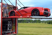 Container vận chuyển siêu xe LaFerrari triệu đô thế nào?