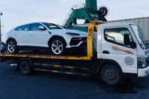 Siêu SUV Lamborghi Urus đầu tiên cập bến Việt Nam