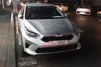 Hatchback Kia Cee'd 2018 lần đầu lộ "ảnh nóng"