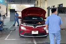 VinFast VF e34 chạy điện tại Việt Nam, chi phí và cách bảo dưỡng