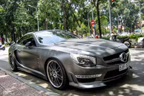 Mercedes SL hàng hiếm độ mâm “siêu độc” tại Việt Nam