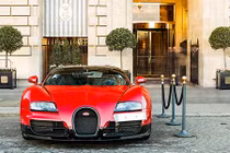 "Ông hoàng tốc độ" Bugatti Veyron đỏ rực thét giá 39 tỷ 