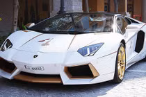 Đại gia ném cả “chục cân vàng” lên siêu xe Lamborghini 