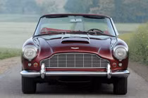 "Xế cụ" Aston Martin DB4 Convertible 1962 sẽ có giá tới 33 tỷ đồng