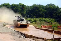 Xe tăng Việt Nam xông pha, lội nước không kém T-72B3 của Nga 