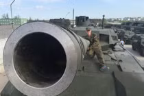 Nga công bố thông số chính thức của siêu pháo trên xe tăng T-14 Armata