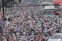 Kẹt cứng ngày đầu thu phí cầu Bình Triệu 1