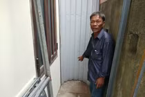 Bé gái còn nguyên dây rốn bị bỏ rơi ở góc chùa