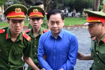 Đọc gì hôm nay 27/11: Vũ "nhôm" hầu tòa trong đại án Ngân hàng Đông Á