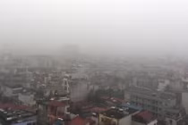 Hà Nội ngập trong sương mù, giao thông đi lại khó khăn