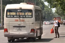 CSGT đề xuất phạt cả hành khách bắt xe dọc đường
