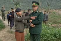 Đọc gì hôm nay 14/2: Bán người yêu sang Trung Quốc lấy tiền mua xe