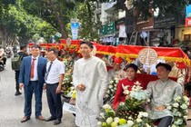 Đoàn Văn Hậu bảnh bao cùng dàn xích lô hỏi cưới Doãn Hải My