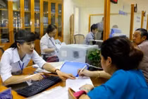 Chậm trễ tăng lương công chức: “Lương thấp, tôi vẫn mua được nhiều nhà, xe ô tô“