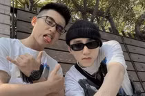 Ảnh ấu thơ Sơn Tùng ôm gọn MONO gây chú ý