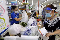 Nguồn cung thực phẩm dồi dào, đáp ứng đủ nhu cầu của người dân