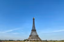 Tháp Eiffel xuất hiện tại Việt Nam, giới trẻ khoe ảnh check-in
