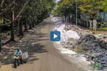 Video: Đường phố Hà Nội ngập ngụa trong rác thải
