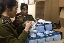 Hà Nội: Phát hiện 2 vụ gom hơn 77.000 khẩu trang y tế để bán kiếm lời