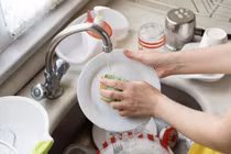 Vì sao người xưa dạy: “Là chủ để khách rửa bát là đại kỵ“?