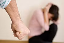 Hễ quan hệ tình dục với chồng là ám ảnh chuyện bị ăn tát 