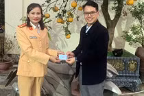 Bất ngờ nhận lại xe máy sau 4 năm bị mất trộm