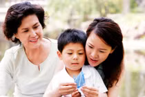 Tôi có nên bỏ chồng, tách con khỏi nhà nội để tránh làm hỏng con?