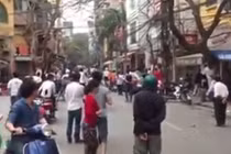Cảnh sát nổ súng giải tán đám đông ở Hà Nội