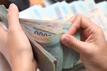 Vợ phát hiện mẹ chồng can thiệp vào chuyện lương của chồng
