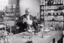 Sai lầm lịch sử của nhà phát minh thiên tài Thomas Edison