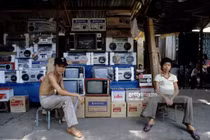 Tròn mắt với những thứ bày bán trên vỉa hè TP HCM năm 1983